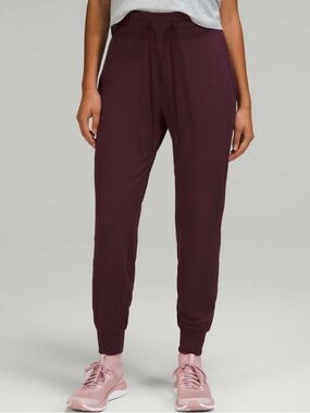 LULULEMON EUC SIZE 8 READY TO RULU H/R JOGGERS/ Cassis